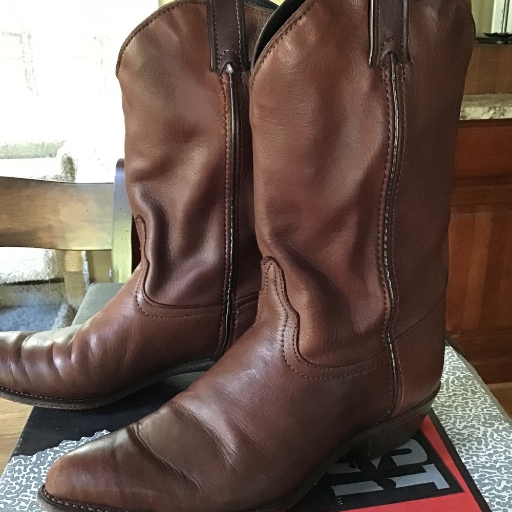 Women’s size 8.5 M  brown cowboy